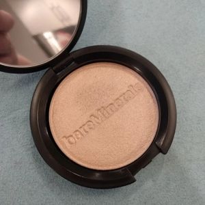 Bare Minerals highlighter in Free